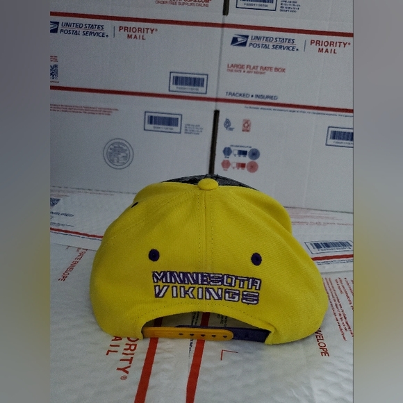 NFL Team Apparel Yellow Minnesota Vikings Snapback Cap - Picture 2 of 6
